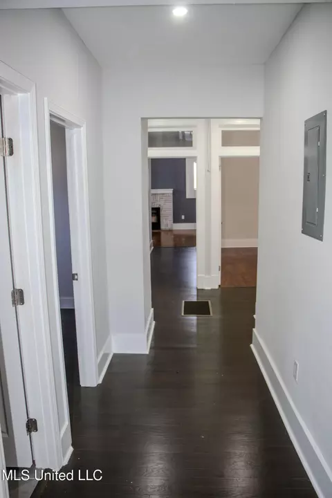 Entry Way - 404 Downing St, Jackson, MS 39216 photo 3 of 3
