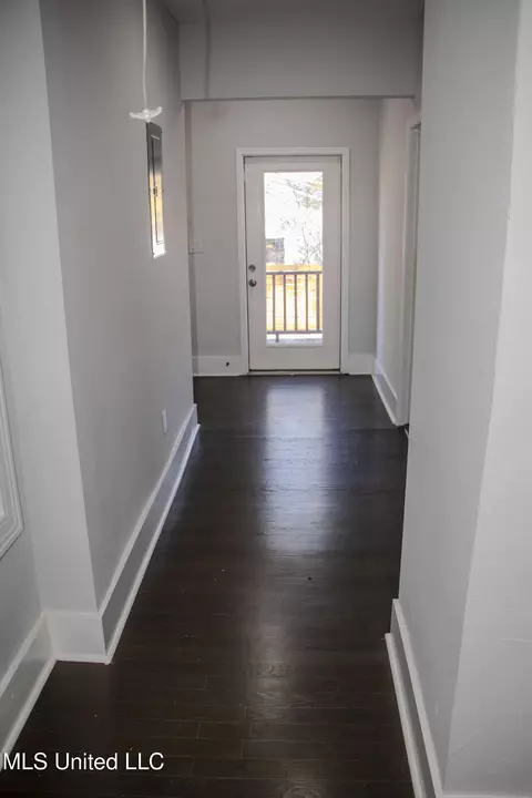 Entry Way - 404 Downing St, Jackson, MS 39216 photo 1 of 3