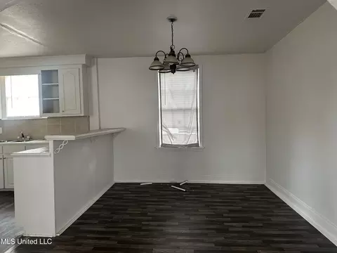 Dining - 4413 Dixie Dr, Jackson, MS 39209 photo 1 of 2