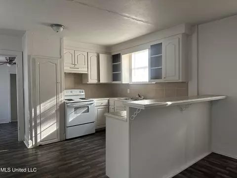 Kitchen - 4413 Dixie Dr, Jackson, MS 39209 photo 2 of 3
