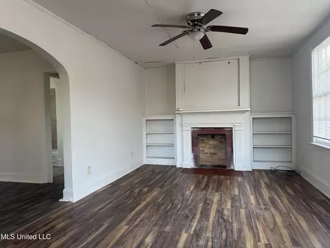Living - 4413 Dixie Dr, Jackson, MS 39209 photo 1 of 9