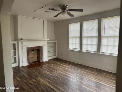 Living - 4413 Dixie Dr, Jackson, MS 39209 photo 6 of 9