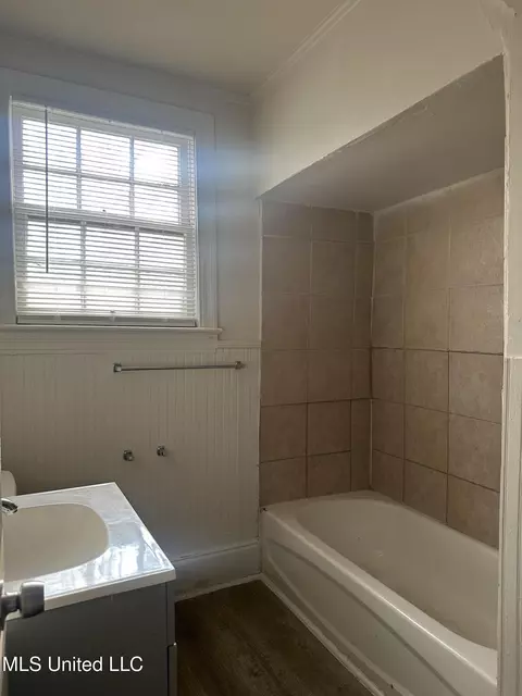 Bath - 4413 Dixie Dr, Jackson, MS 39209 photo 1 of 5