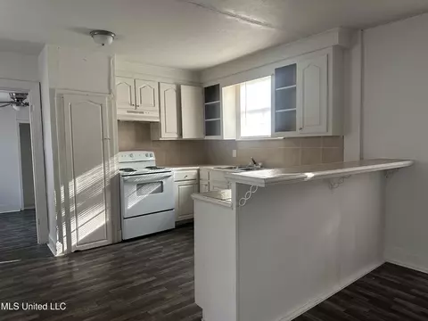 Kitchen - 4413 Dixie Dr, Jackson, MS 39209 photo 3 of 3