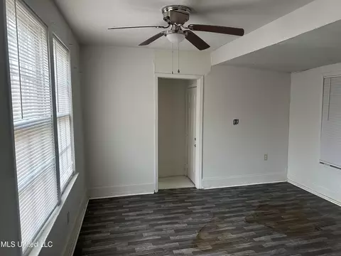 Living - 4413 Dixie Dr, Jackson, MS 39209 photo 9 of 9