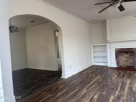 Living - 4413 Dixie Dr, Jackson, MS 39209 photo 4 of 9