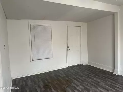 Living - 4413 Dixie Dr, Jackson, MS 39209 photo 8 of 9