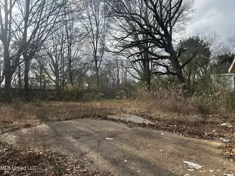 Exterior - 4413 Dixie Dr, Jackson, MS 39209 photo 3 of 4