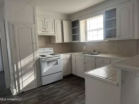Kitchen - 4413 Dixie Dr, Jackson, MS 39209 photo 1 of 3