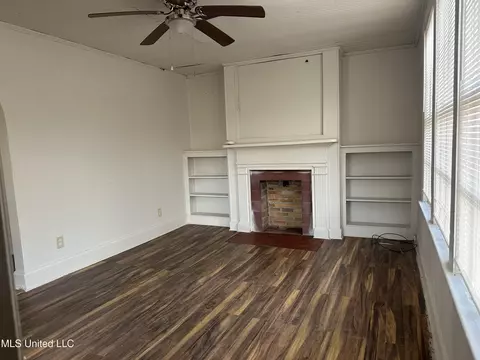 Living - 4413 Dixie Dr, Jackson, MS 39209 photo 3 of 9