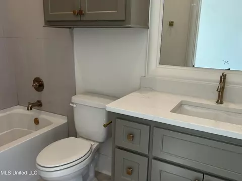 Bath - 900 Fairburn Ct, Madison, MS 39110 photo 5 of 7