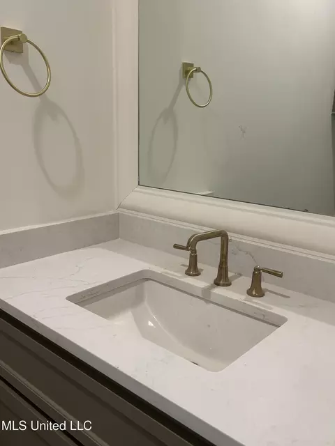 Bath - 900 Fairburn Ct, Madison, MS 39110 photo 1 of 7