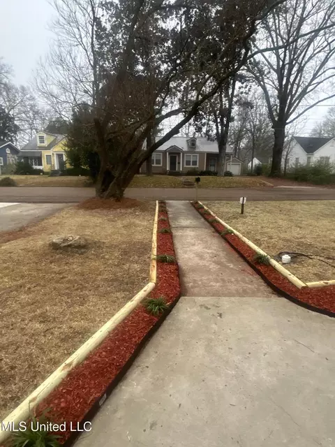 Exterior - 414 Downing St, Jackson, MS 39216 photo 3 of 4