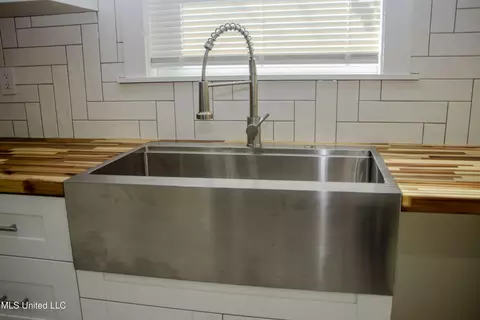 Kitchen - 414 Downing St, Jackson, MS 39216 photo 2 of 4
