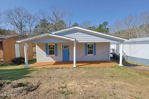 140 South Dr, Hazlehurst, MS 39083