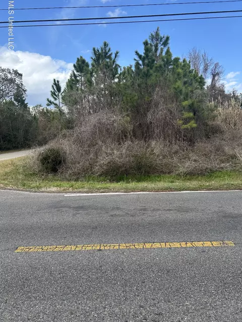 200 Bayview St, Pass Christian, MS 39571