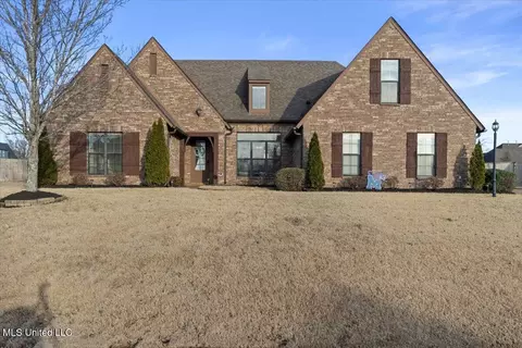 6780 Clarmore Dr, Olive Branch, MS 38654