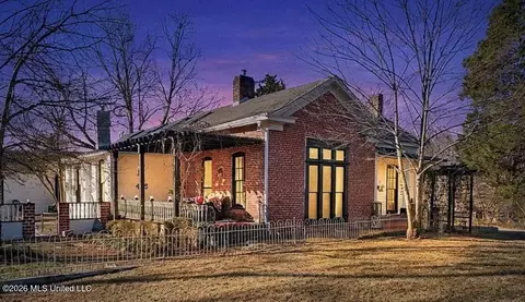 435 E College Ave, Holly Springs, MS 38635