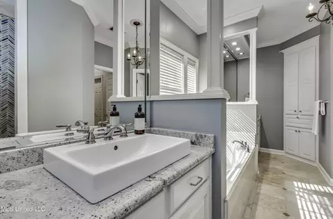 Bath - 1104 Pointe Cv, Brandon, MS 39042 photo 3 of 6