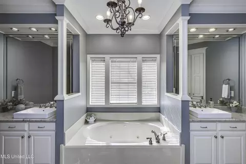 Bath - 1104 Pointe Cv, Brandon, MS 39042 photo 1 of 6