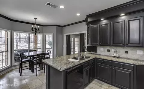 Kitchen - 1104 Pointe Cv, Brandon, MS 39042 photo 3 of 6