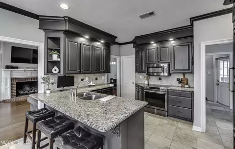 Kitchen - 1104 Pointe Cv, Brandon, MS 39042 photo 2 of 6