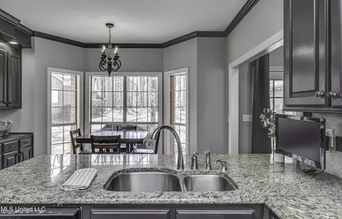 Kitchen - 1104 Pointe Cv, Brandon, MS 39042 photo 6 of 6