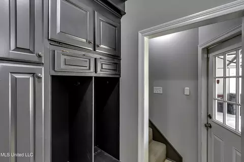 Entry Way - 1104 Pointe Cv, Brandon, MS 39042 photo 2 of 2