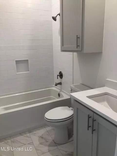 Bath - 439 Crossvine Pl, Madison, MS 39110 photo 6 of 7