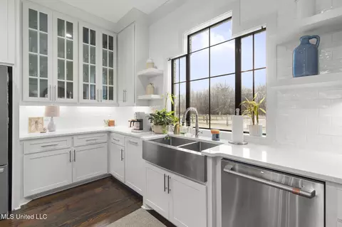 Kitchen - 115 Crossview Pl, Brandon, MS 39047 photo 5 of 5