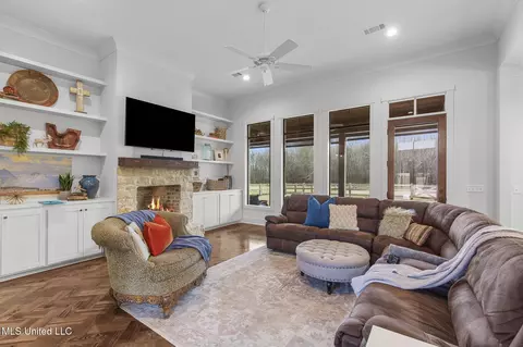 Living - 115 Crossview Pl, Brandon, MS 39047 photo 1 of 3