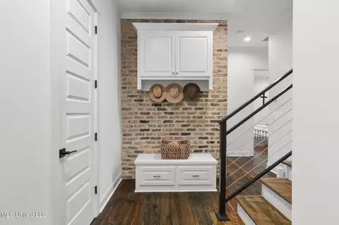 Entry Way - 115 Crossview Pl, Brandon, MS 39047 photo 3 of 5