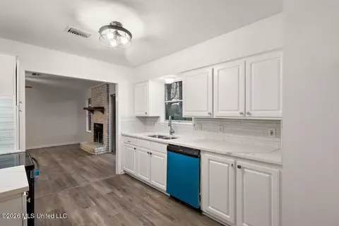Kitchen - 5348 Keele St, Jackson, MS 39206 photo 2 of 3