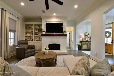 Living - 103 Quarles Dr, Madison, MS 39110 photo 4 of 4