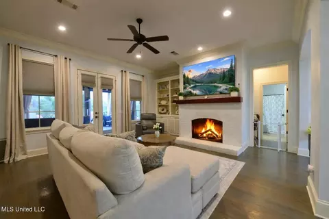Living - 103 Quarles Dr, Madison, MS 39110 photo 1 of 4