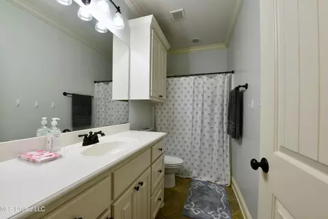 Bath - 103 Quarles Dr, Madison, MS 39110 photo 3 of 3