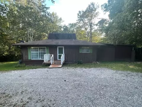 96457 W Diamondhead Dr, Diamondhead, MS 39525