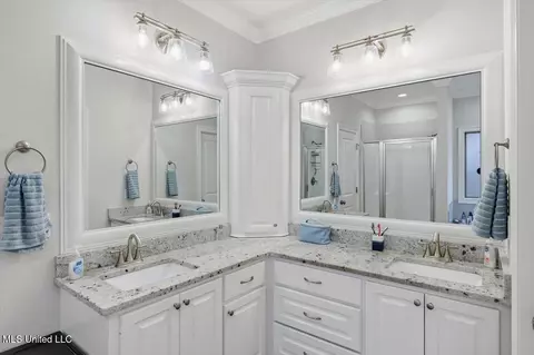 Bath - 606 Conti Dr, Brandon, MS 39042 photo 1 of 3