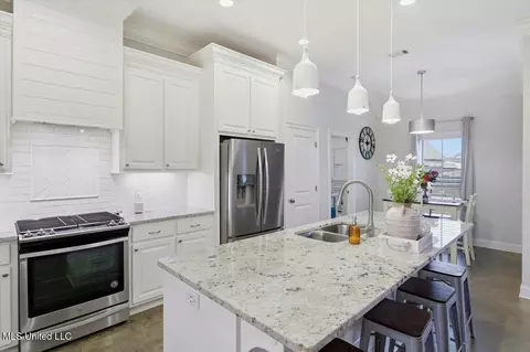 Kitchen - 606 Conti Dr, Brandon, MS 39042 photo 2 of 3