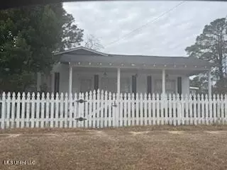 206 S Monroe St, Calhoun City, MS 38916