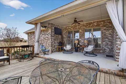 Exterior - 1010 Orleans Dr, Summit, MS 39666 photo 4 of 8