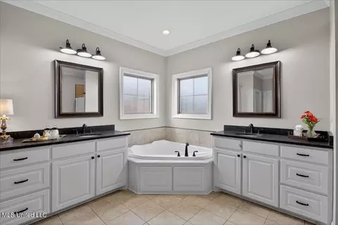 Bath - 1010 Orleans Dr, Summit, MS 39666 photo 1 of 3