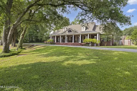 6 N Hill Dr, Carriere, MS 39426