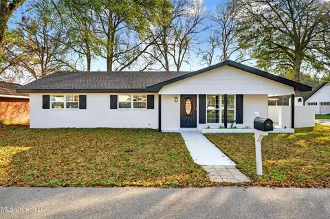 617 Mills St, Picayune, MS 39466