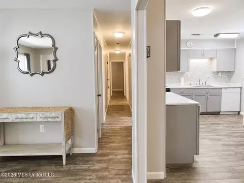 Entry Way - 3 Bainbridge Pl, Long Beach, MS 39560 photo 1 of 1