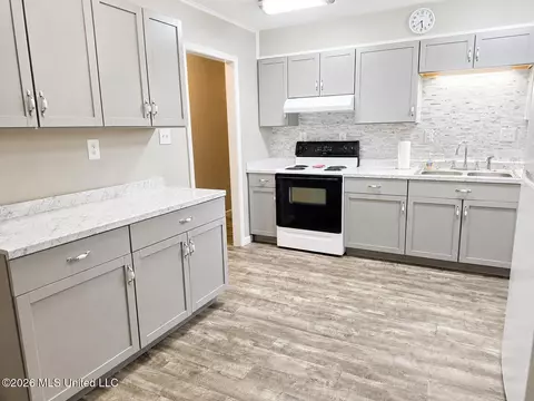 Kitchen - 3 Bainbridge Pl, Long Beach, MS 39560 photo 2 of 2