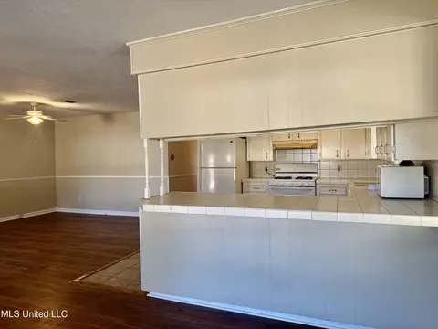Kitchen - 22 Longmire Rd, Natchez, MS 39120 photo 4 of 4