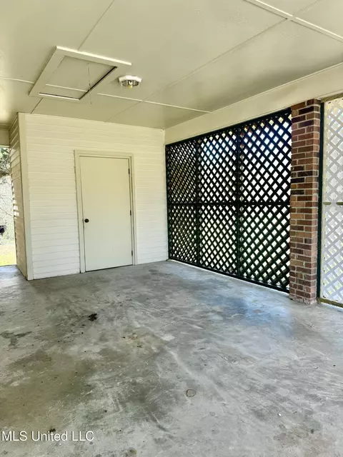 Exterior - 22 Longmire Rd, Natchez, MS 39120 photo 3 of 3