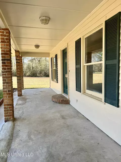 Exterior - 22 Longmire Rd, Natchez, MS 39120 photo 1 of 3