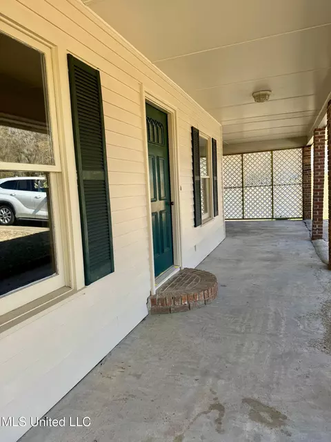 Exterior - 22 Longmire Rd, Natchez, MS 39120 photo 2 of 3